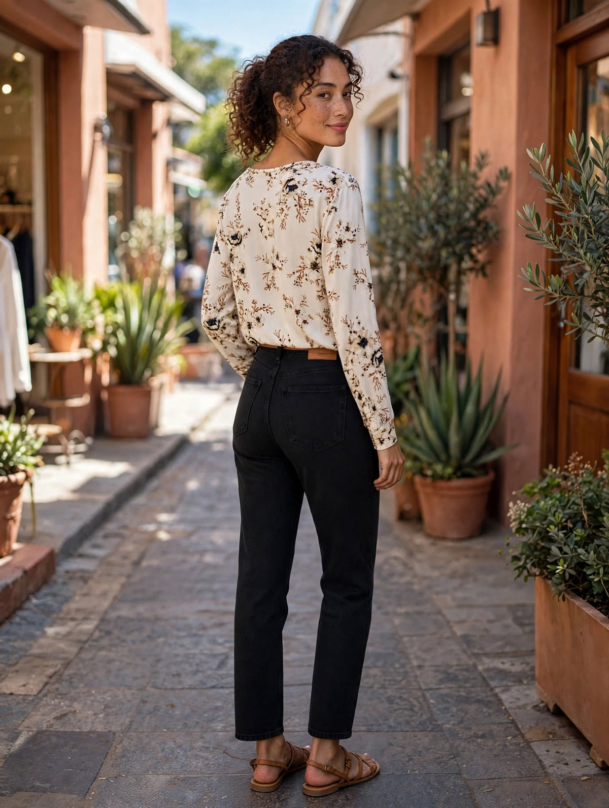 REAL Basics Cream Vintage Long Sleeve Bloom V-Neck Blouse - Size Medium