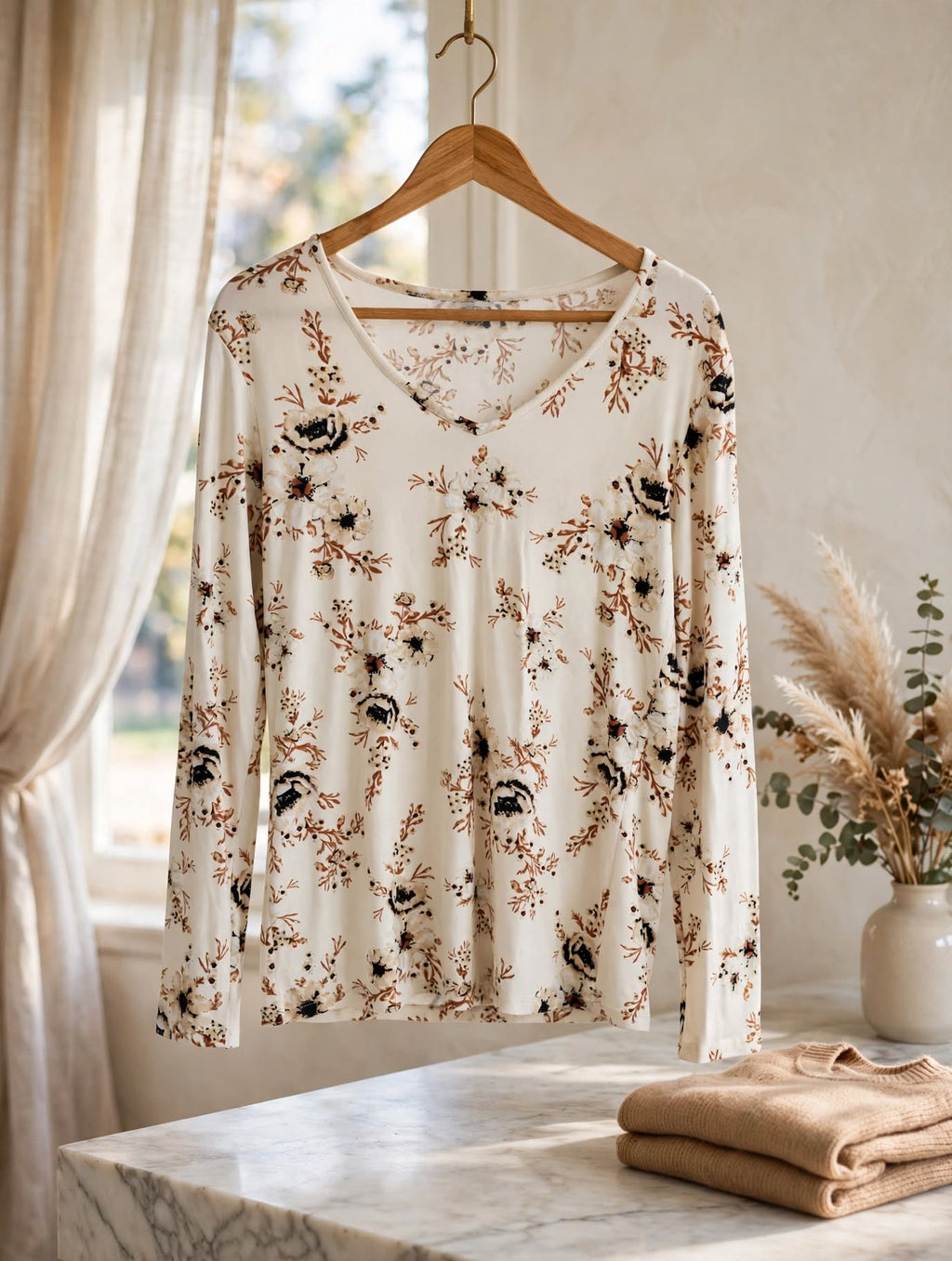 REAL Basics Cream Vintage Long Sleeve Bloom V-Neck Blouse - Size Medium