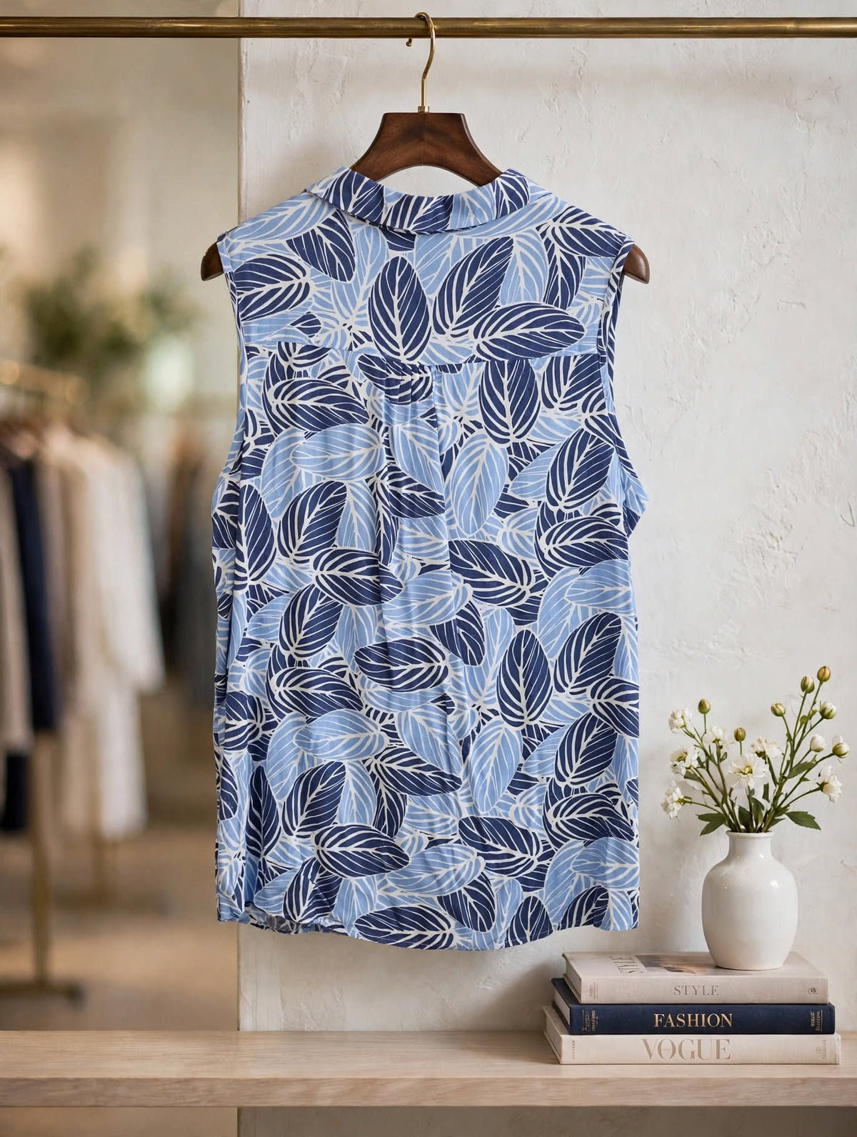 Miladys White and Navy Leaf Print Sleeveless Blouse - Size 16 / 40