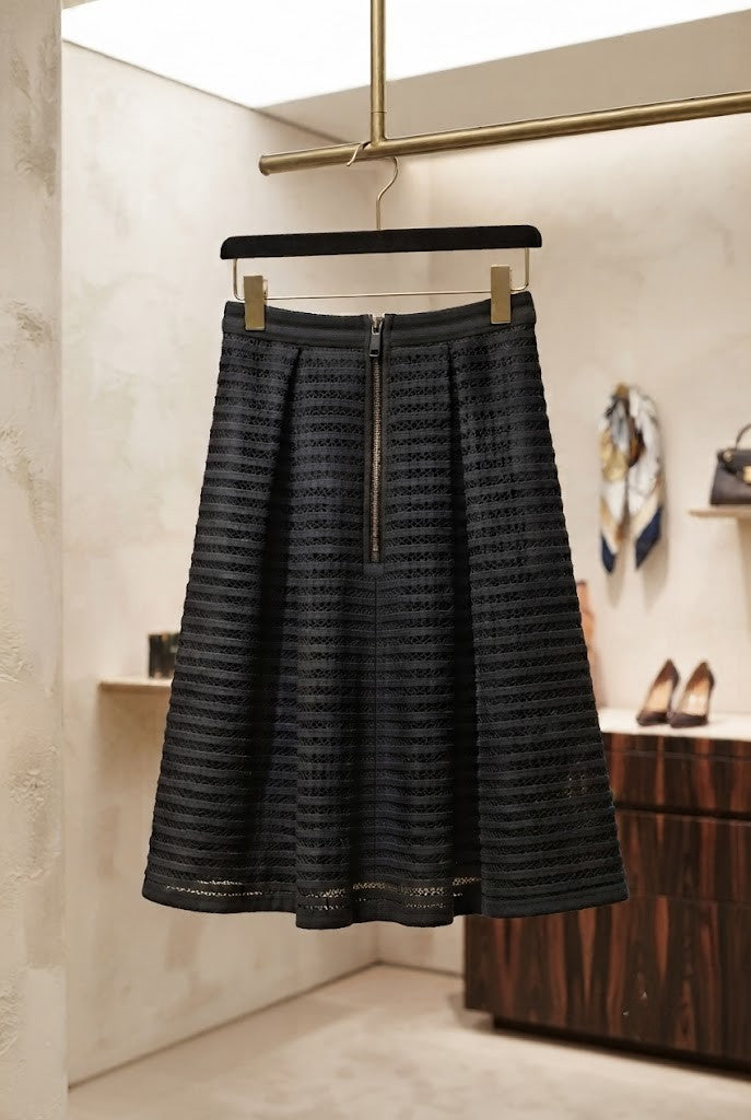 RT Brand Pleated Mesh Midi Skirt – Size 38 (Excellent Condition)