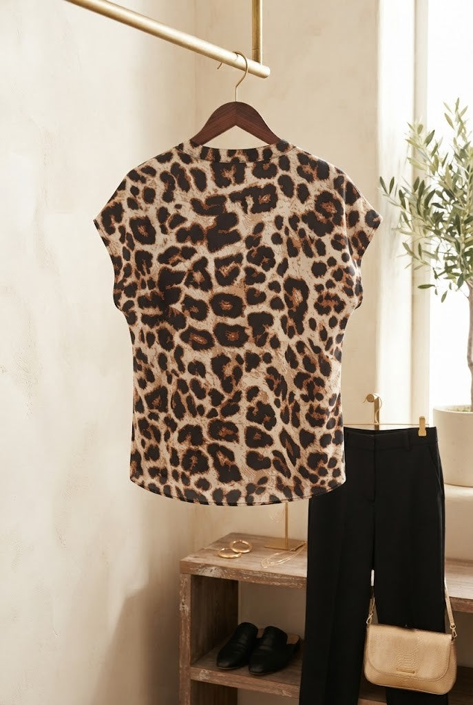 Elegant Leopard Print V-Neck Blouse – Size Large, Excellent Condition