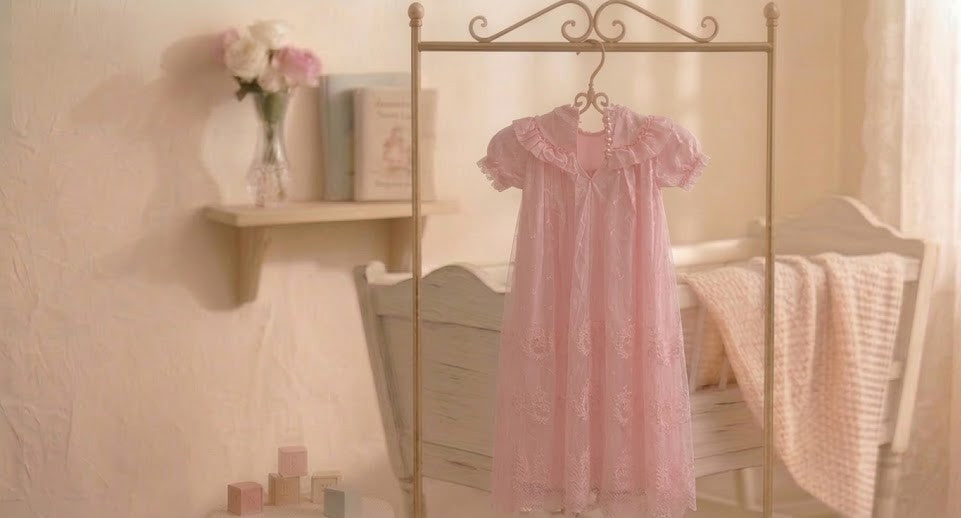 Vintage-Inspired Pink Lace Dress
