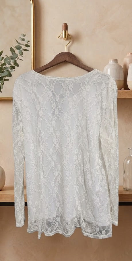 Elegant White Floral Lace Long-Sleeve Blouse – Size 4XL (Excellent Condition)