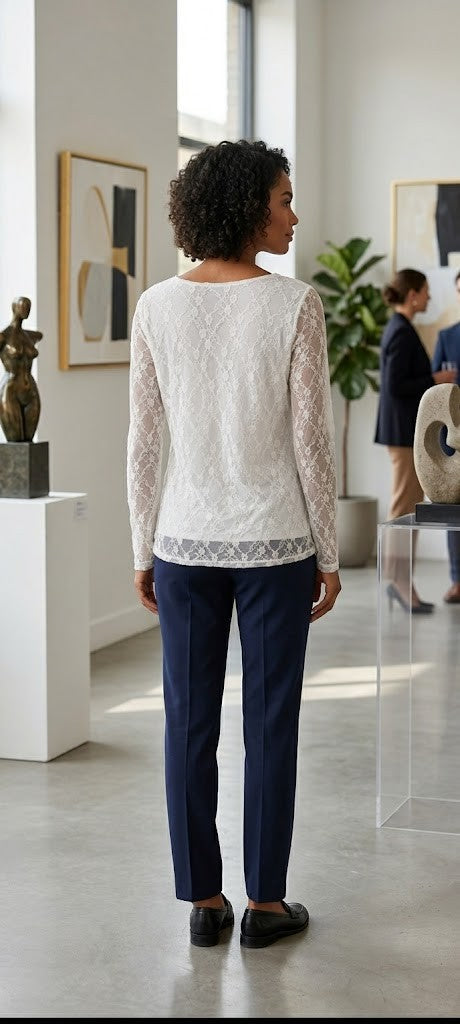 Elegant White Floral Lace Long-Sleeve Blouse – Size 4XL (Excellent Condition)