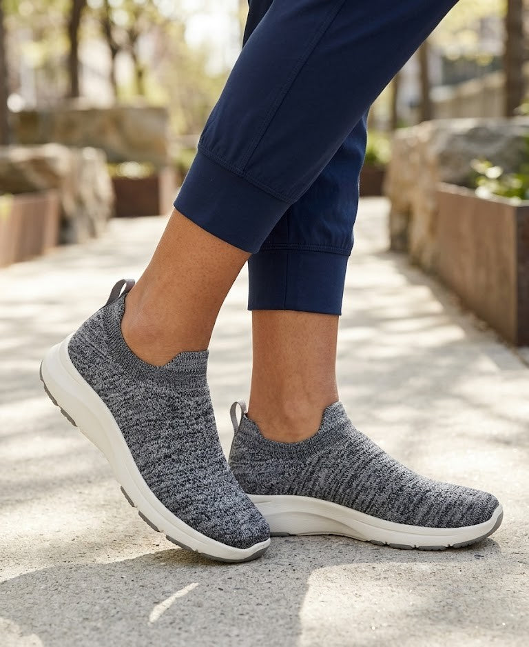 Pre-Loved Women’s Comfort Knit Slip-On Sneakers – Grey – Size 6